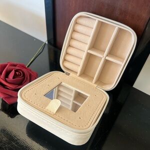 Elegant liight pink Jewelry Organizer